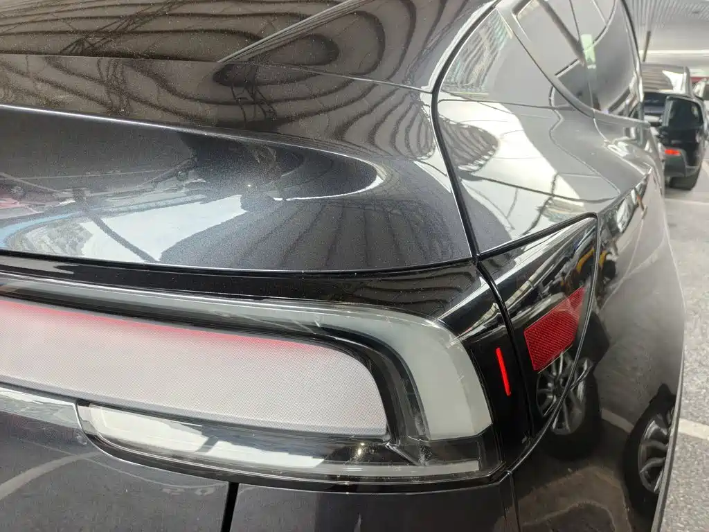 Tesla Model Y — миниатюра 8