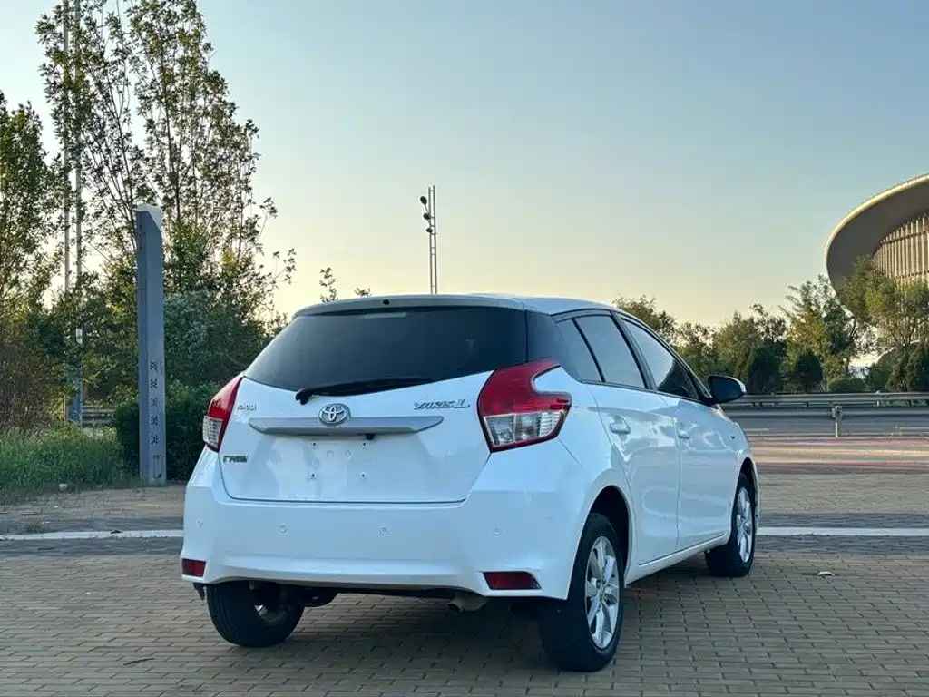 Toyota Yaris L — миниатюра 4