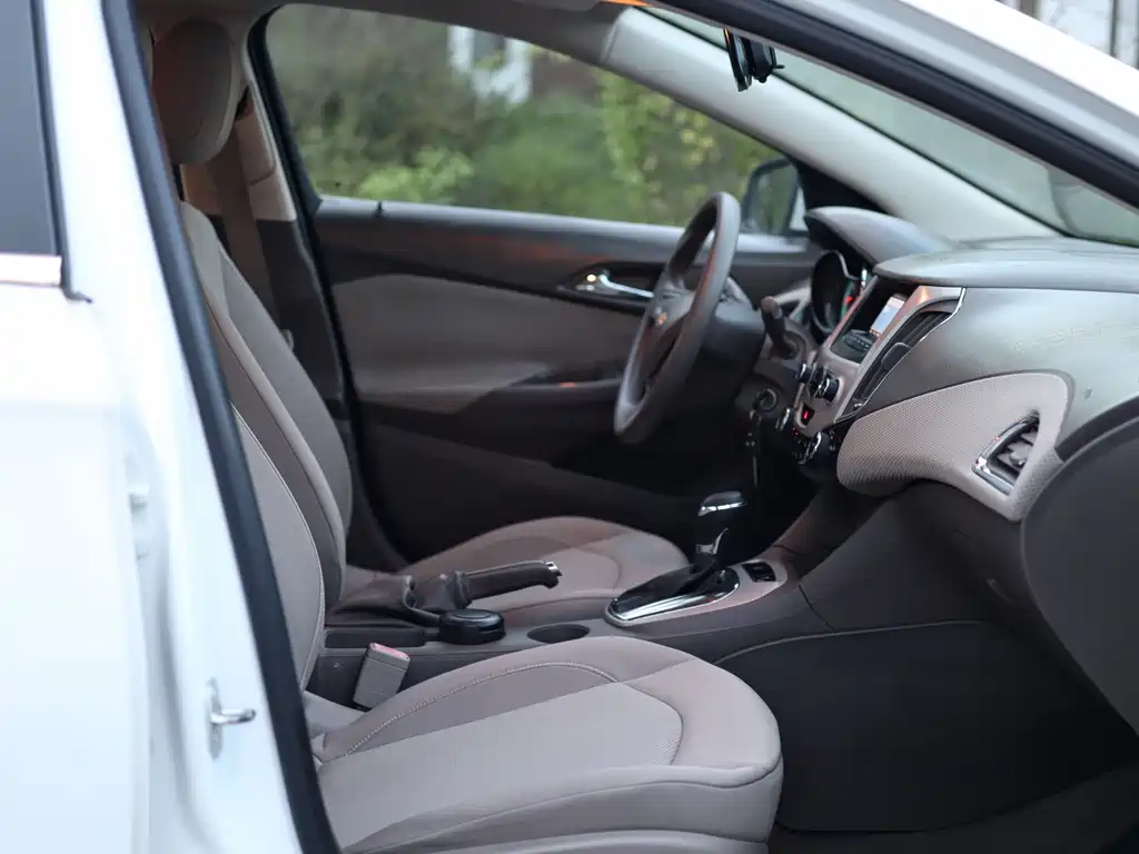 Chevrolet Cruze — миниатюра 17
