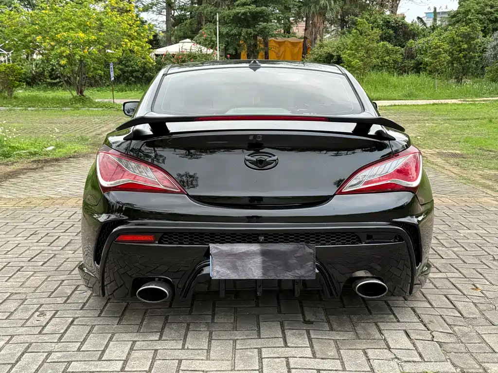 Hyundai Genesis Coupe 2.0T Auto Luxury Edition, фото 5