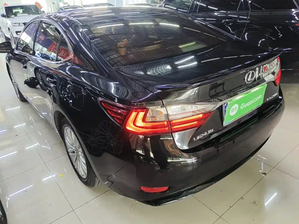 Lexus ES — миниатюра 5