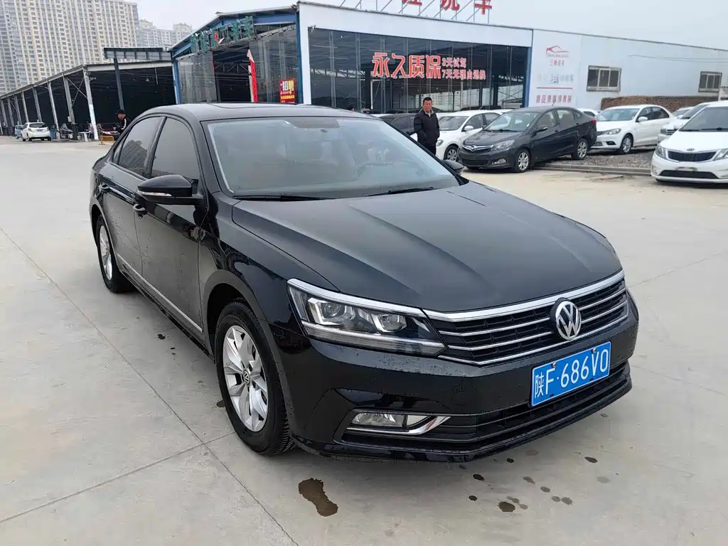 VOLKSWAGEN PASSAT