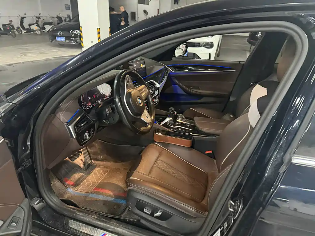 BMW 5 Series — миниатюра 7