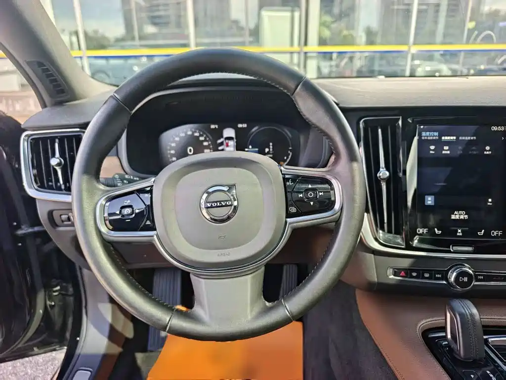 Volvo S90 PHEV — миниатюра 11
