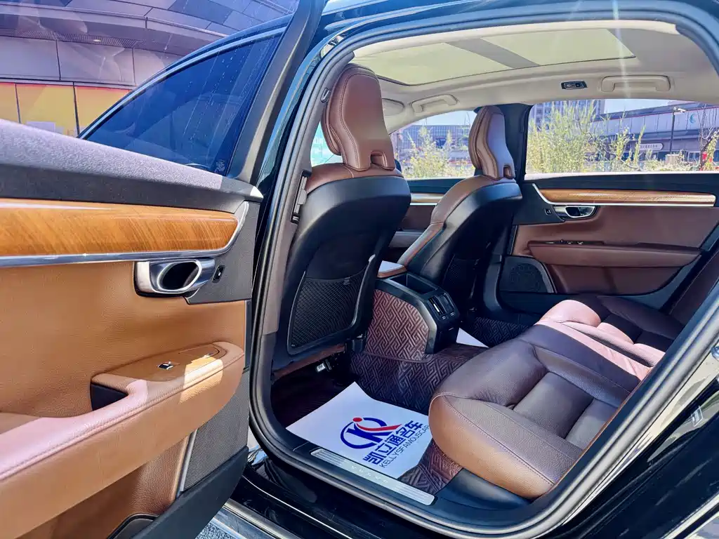 Volvo S90 — миниатюра 11