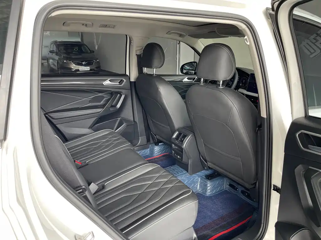 Volkswagen Tiguan L — миниатюра 26