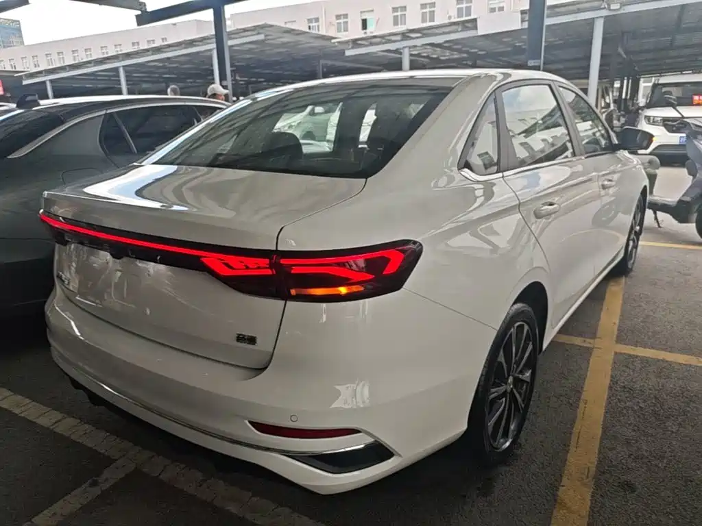 Geely Emgrand — миниатюра 7