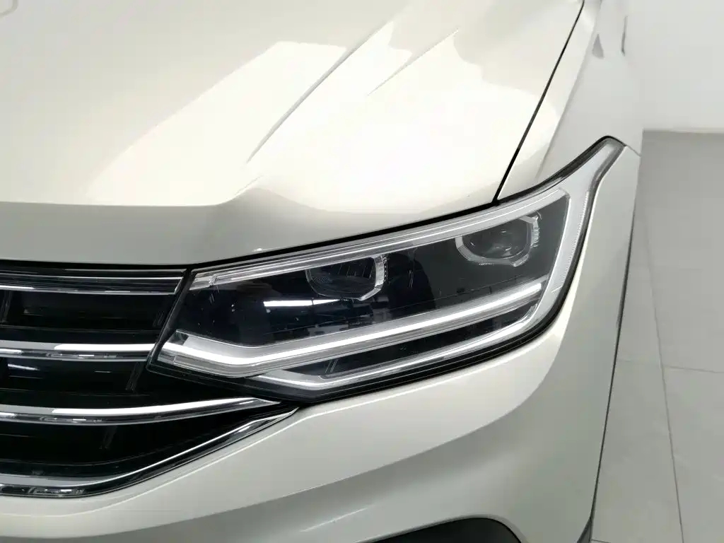 Volkswagen Tiguan L L 2023 330TSI AT Smart