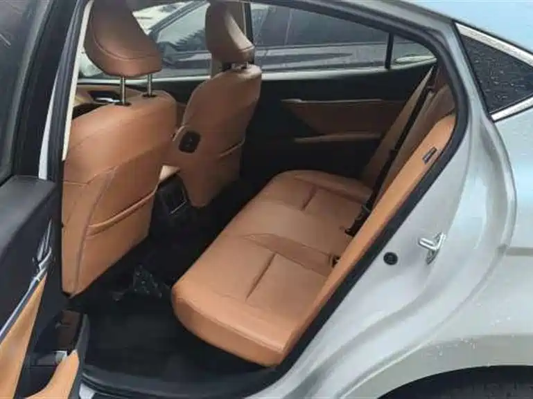 Toyota Camry — миниатюра 6
