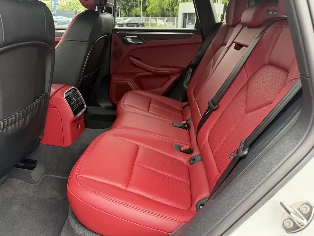 Porsche Macan — миниатюра 8