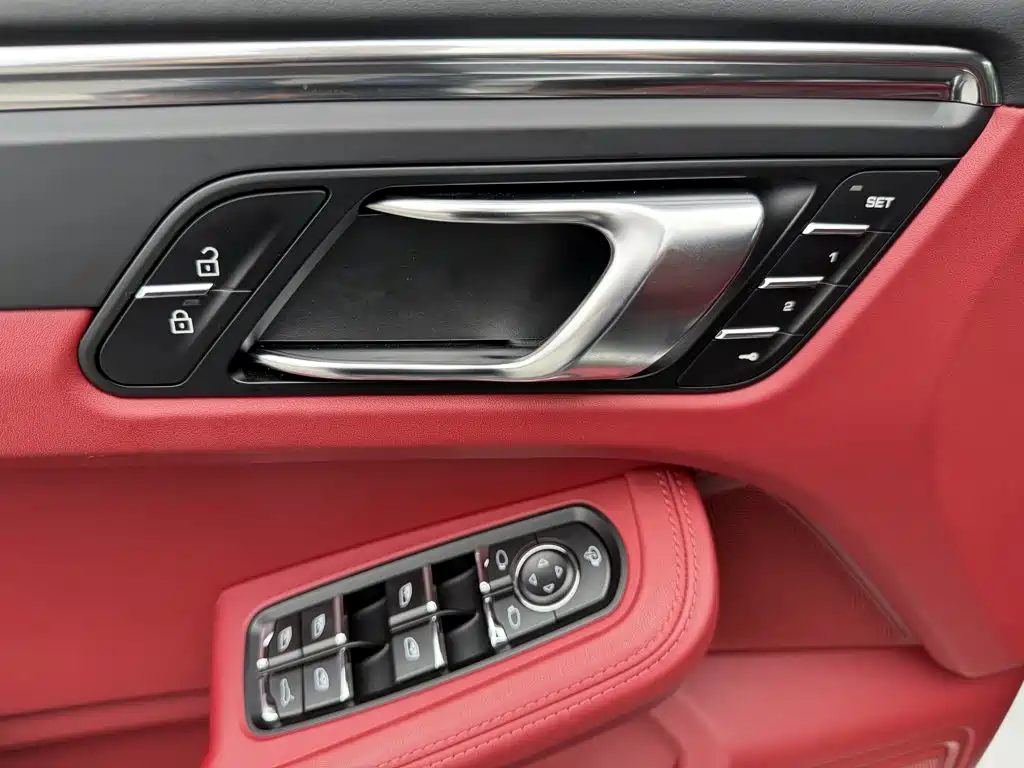 Porsche Macan — миниатюра 18