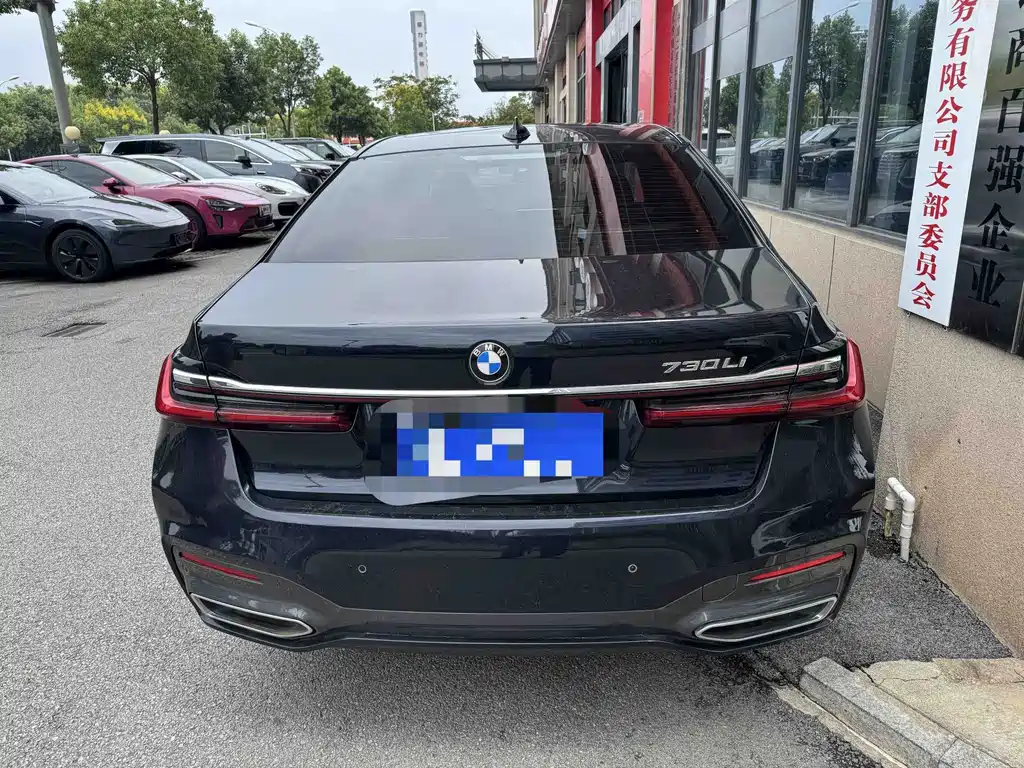 BMW 7 Series — миниатюра 5