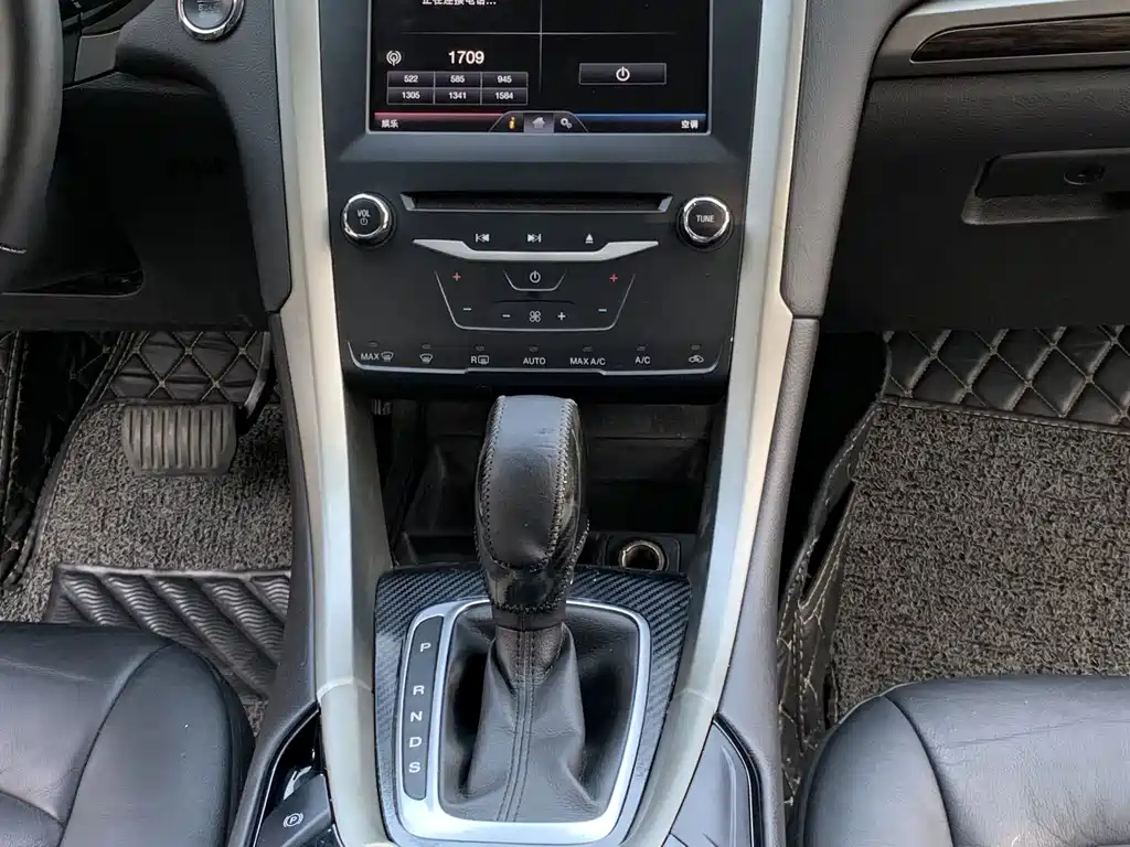 Ford Mondeo — миниатюра 10