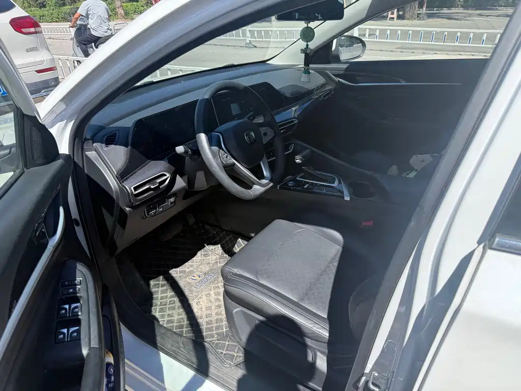 Changan Eado — миниатюра 4