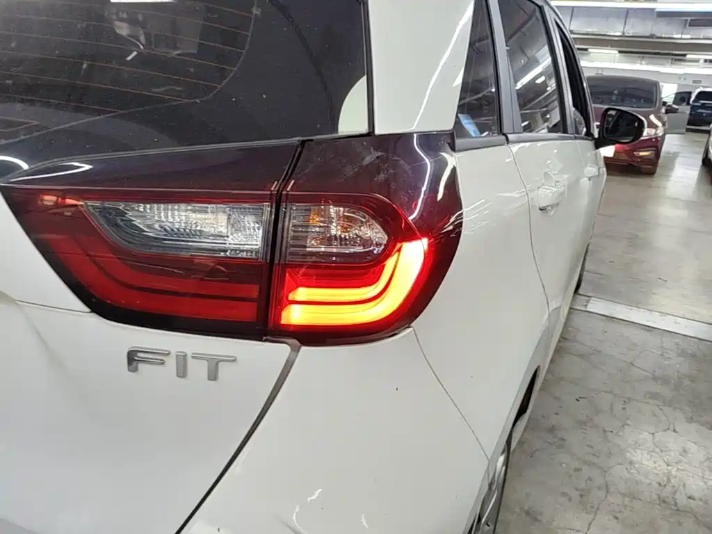 Honda Fit — миниатюра 8