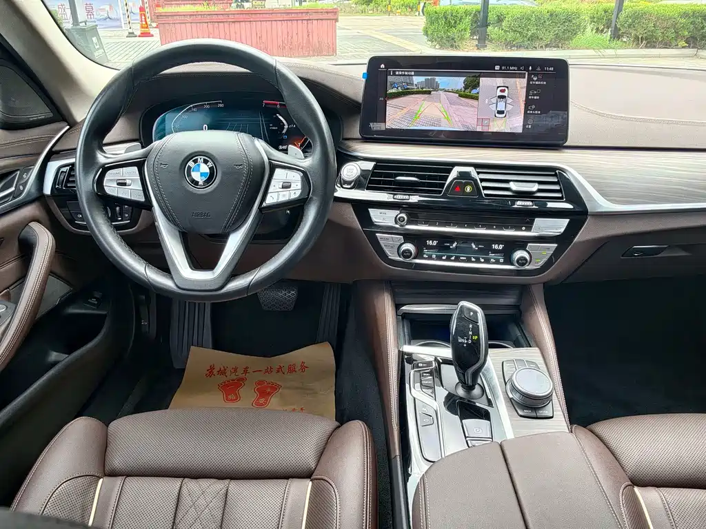 BMW 5 Series — миниатюра 7