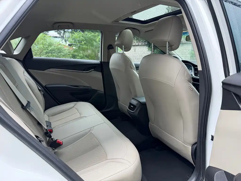 Buick Excelle — миниатюра 9
