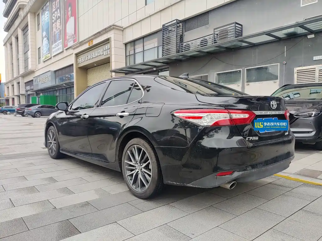 Toyota Camry — миниатюра 3