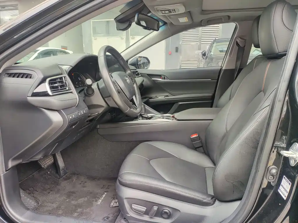 Toyota Camry — миниатюра 5