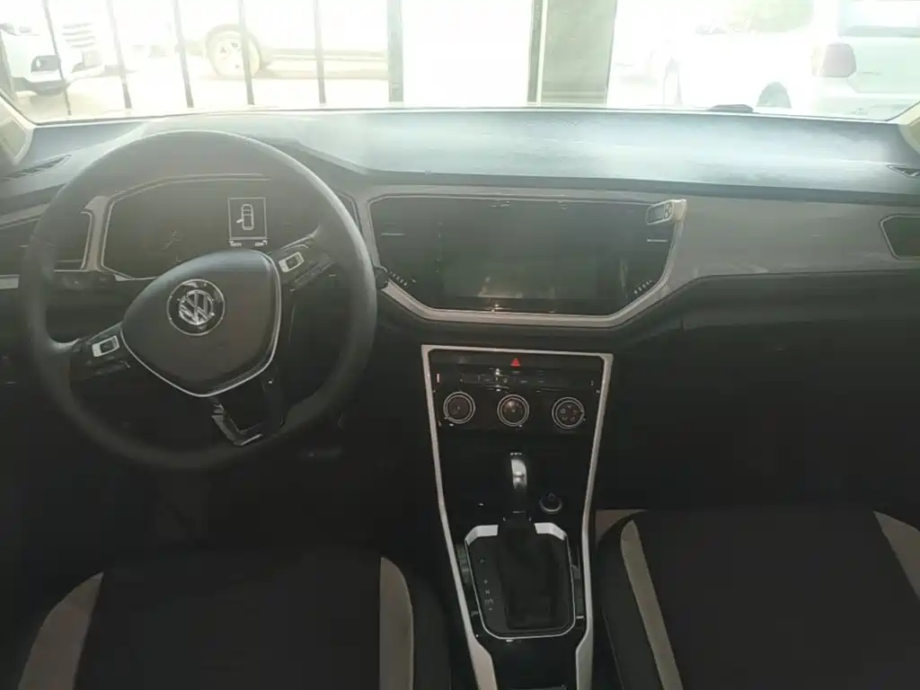 Volkswagen T-Roc — миниатюра 10
