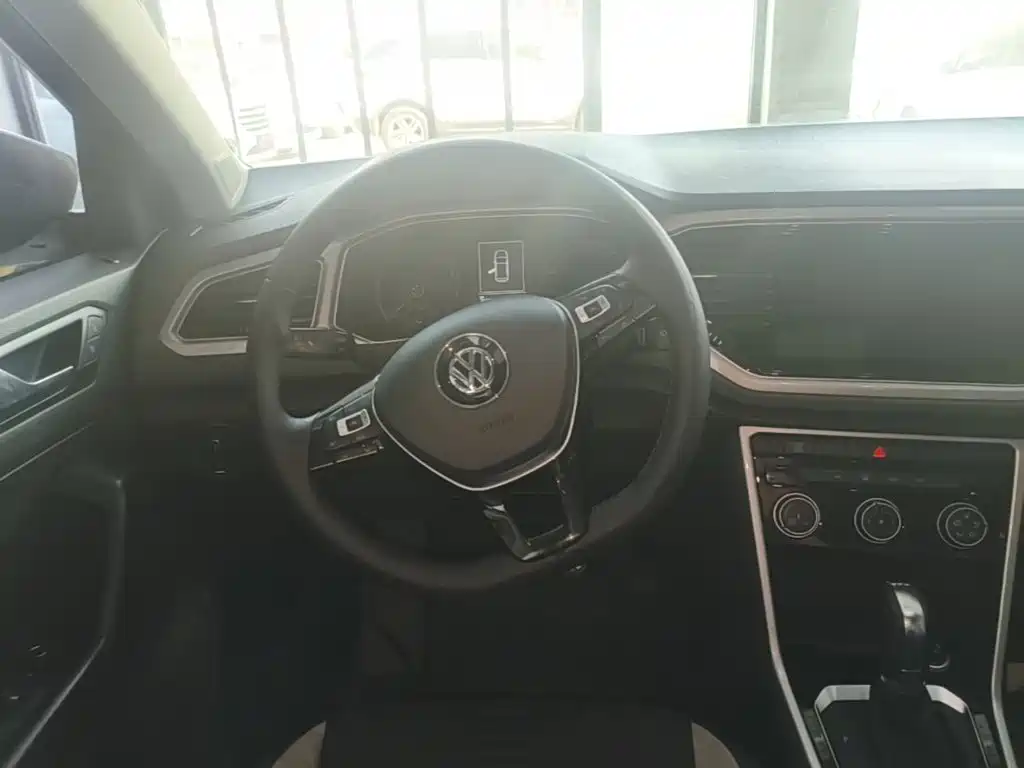 Volkswagen T-Roc — миниатюра 11