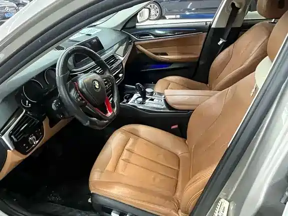 BMW 5 Series — миниатюра 7