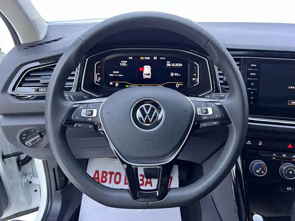 Volkswagen T-Roc — миниатюра 10