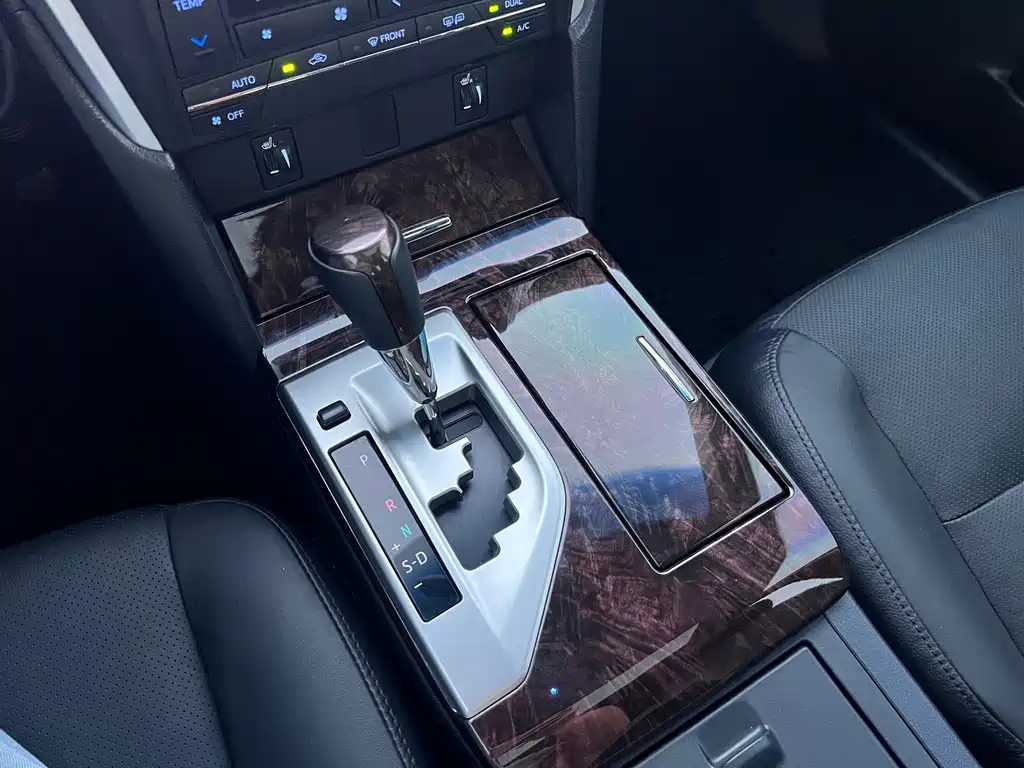 Toyota Camry — миниатюра 18
