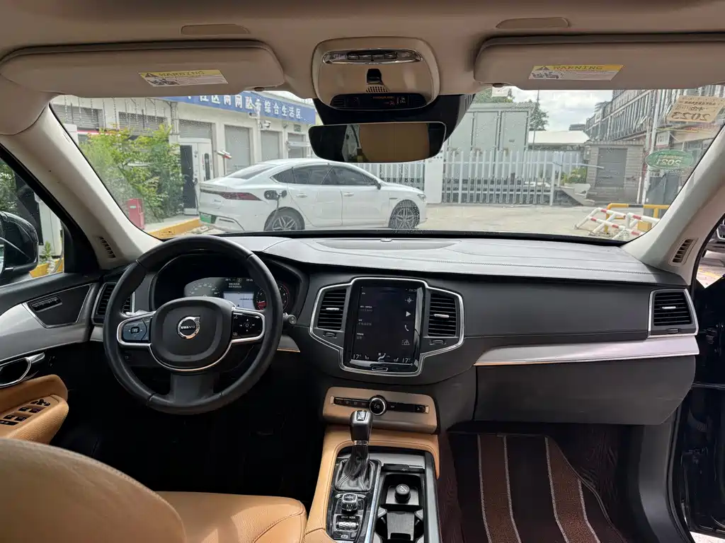Volvo XC90 — миниатюра 9