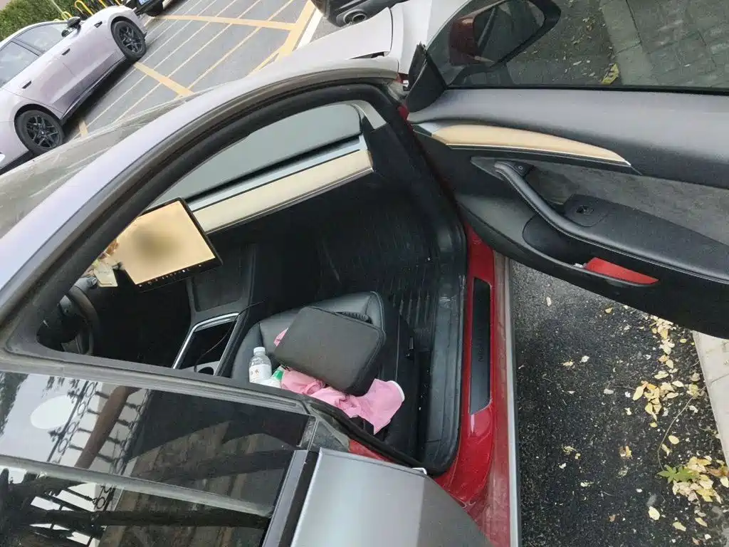 Tesla Model 3 — миниатюра 18