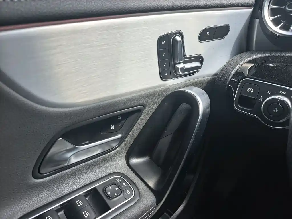 Mercedes-Benz CLA AMG — миниатюра 12