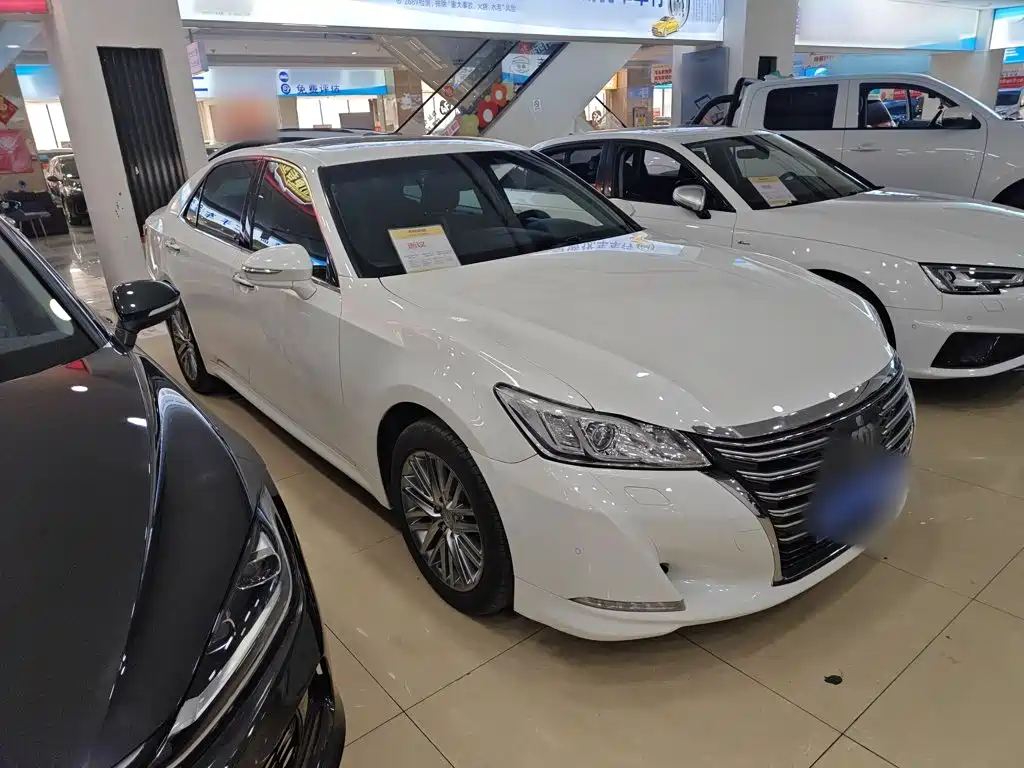 Toyota Crown — миниатюра 4