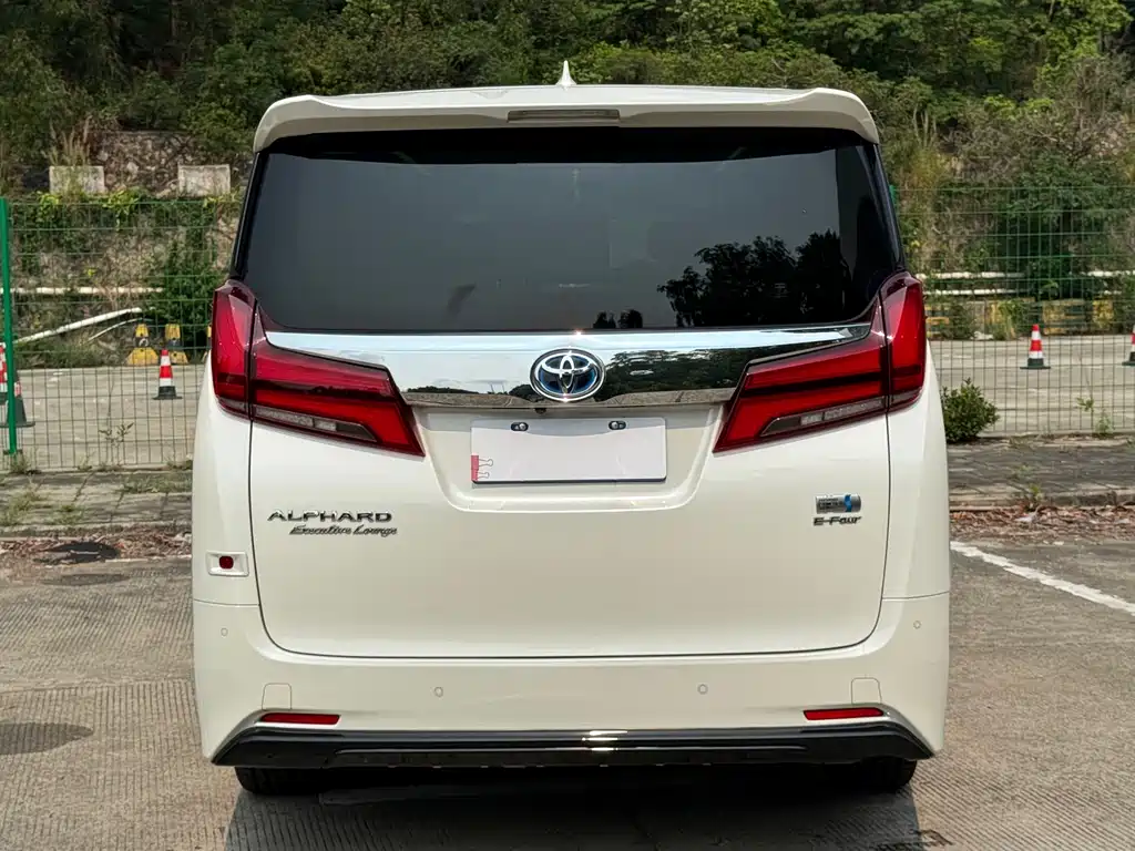 Toyota Alphard — миниатюра 14