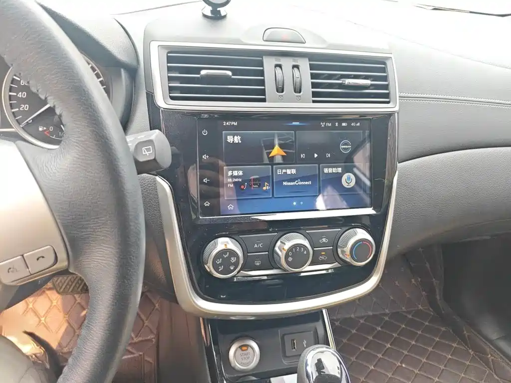 Nissan Tiida — миниатюра 6