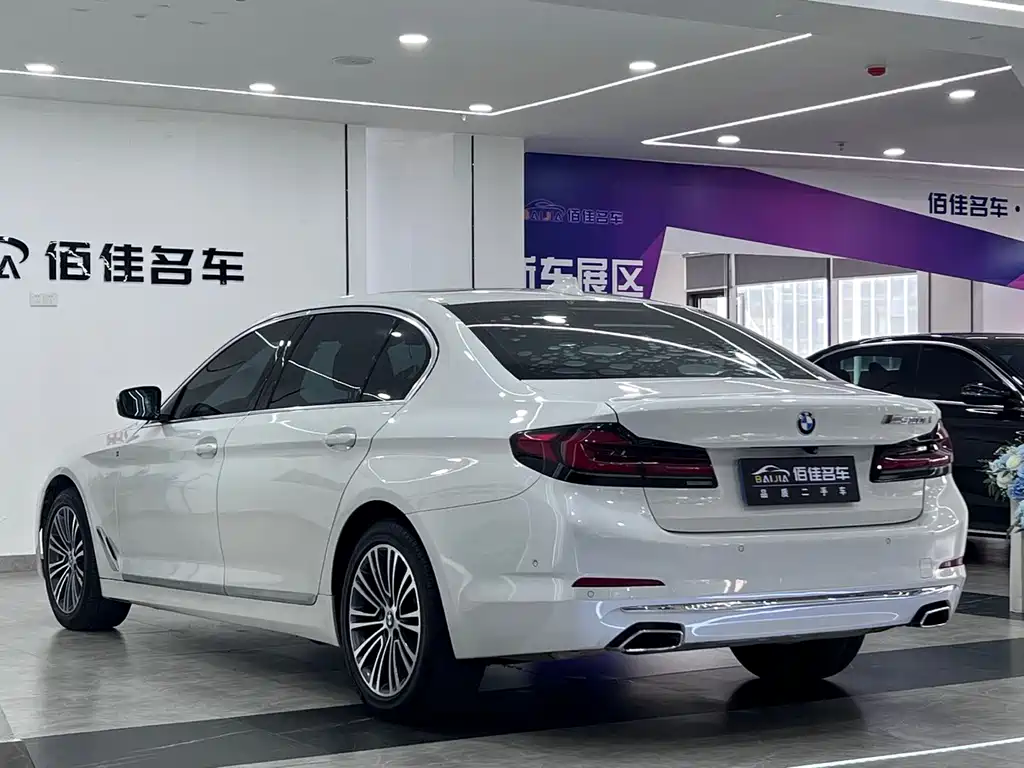BMW 5 Series — миниатюра 7