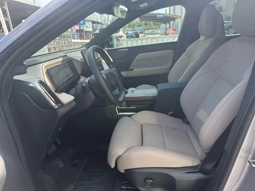 Volvo XC70 PHEV — миниатюра 17