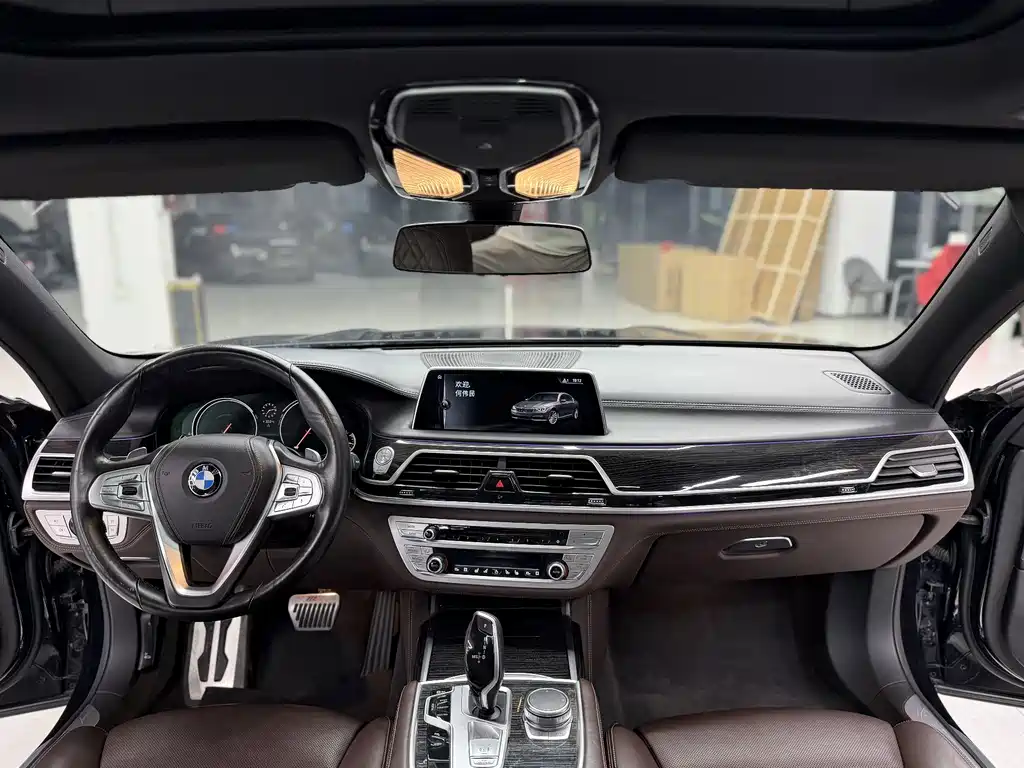 BMW 7 Series — миниатюра 7