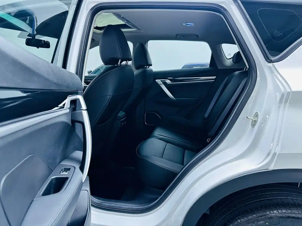 Geely Binyue — миниатюра 9