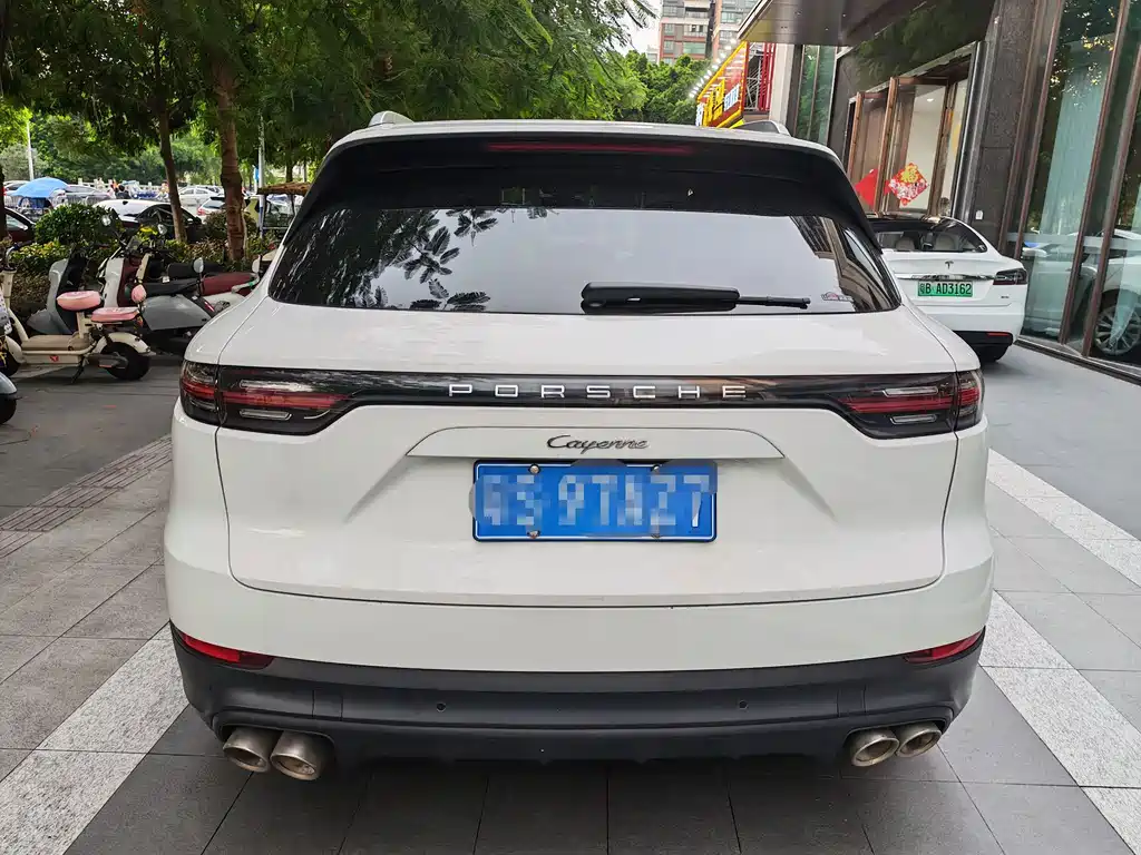 Porsche Cayenne — миниатюра 12