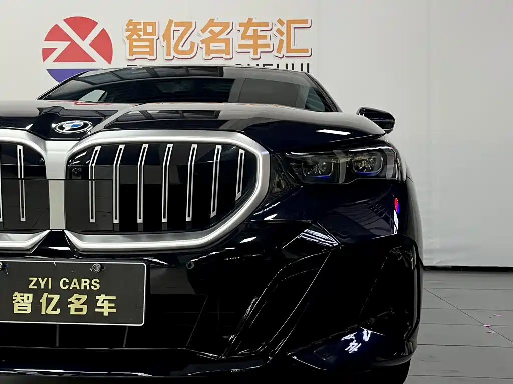 BMW 5 Series — миниатюра 13