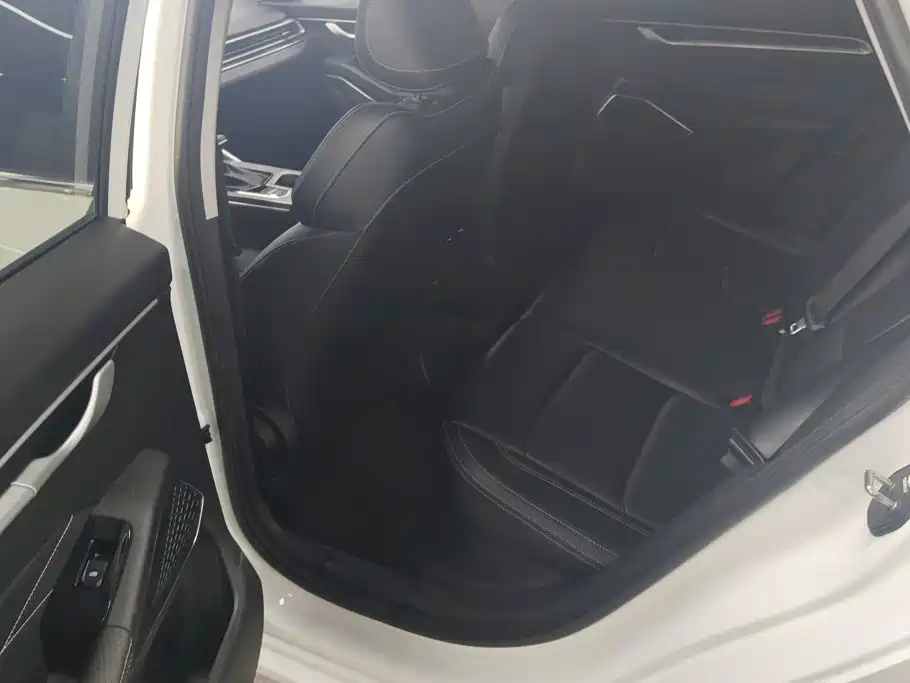 Geely Emgrand — миниатюра 11