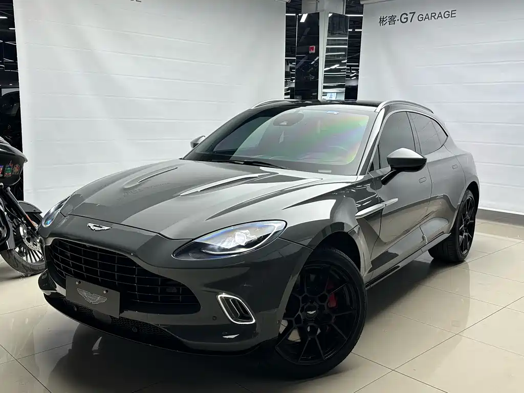 Aston Martin DBX 2022