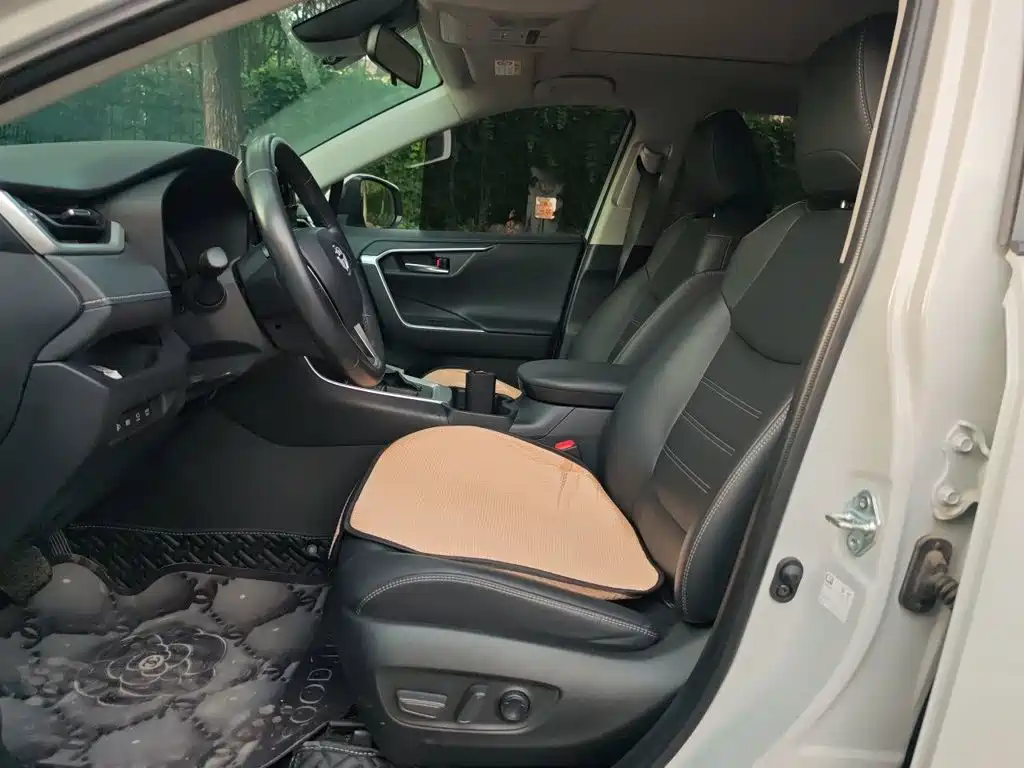 Toyota RAV4 — миниатюра 8