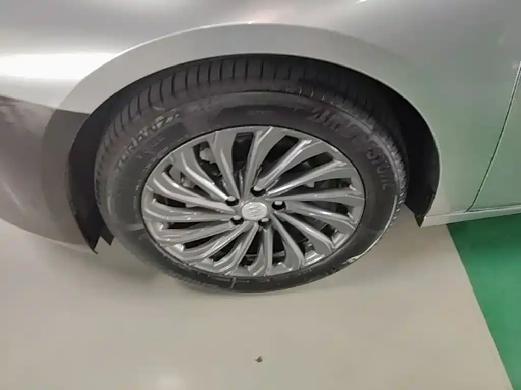 Buick LaCrosse — миниатюра 23