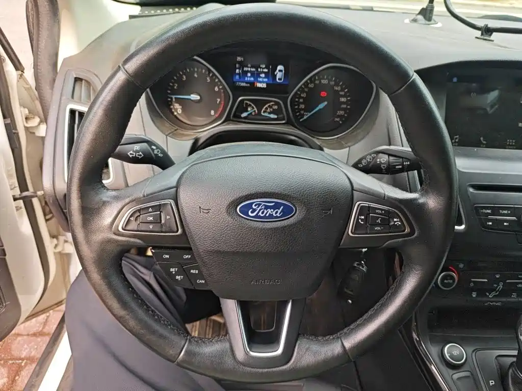 Ford Focus — миниатюра 11