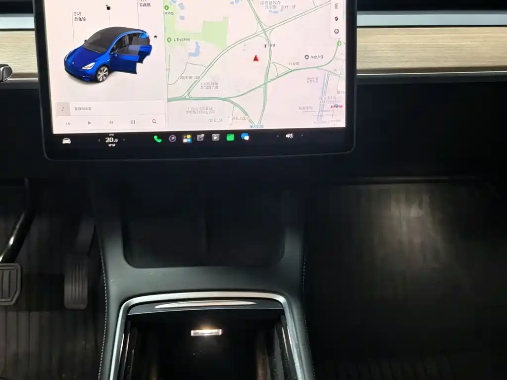 Tesla Model Y — миниатюра 8