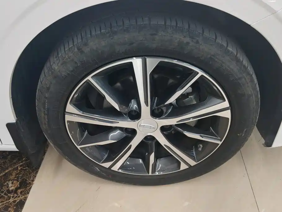 Geely Emgrand — миниатюра 6