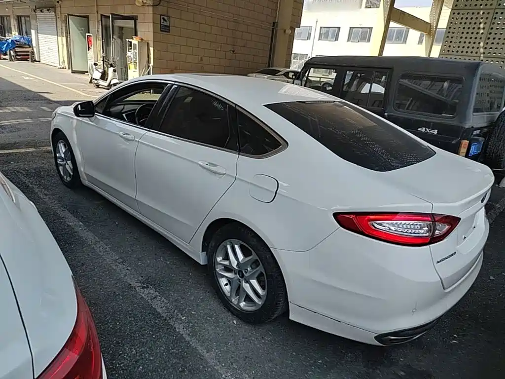 Ford Mondeo — миниатюра 5