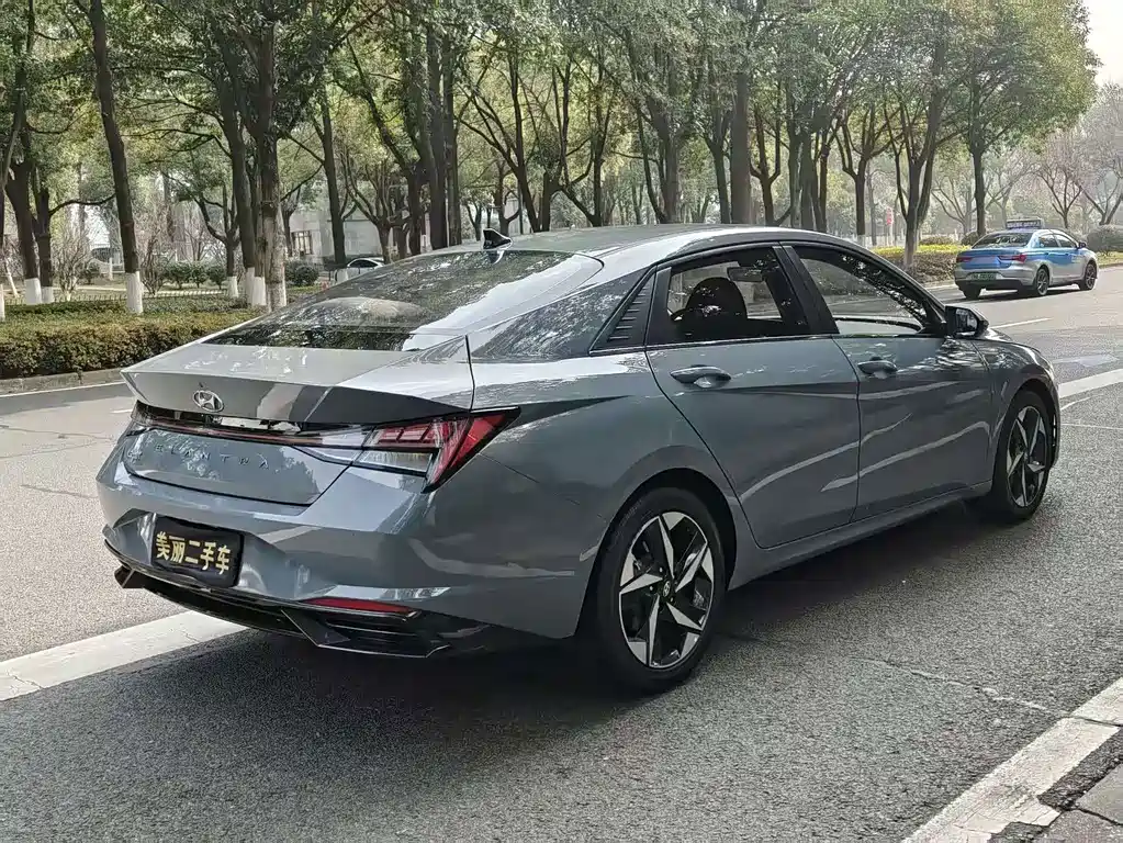 Hyundai Elantra — миниатюра 12
