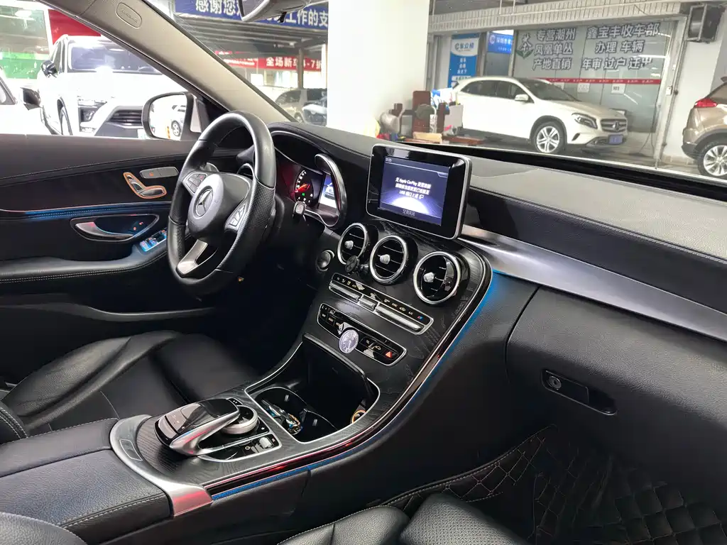 Mercedes-Benz C-Class — миниатюра 13